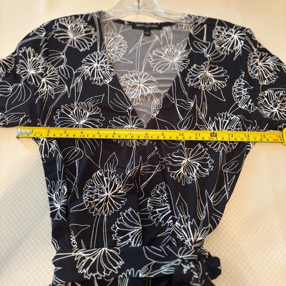 Banana Republic Charcoal and White Floral Dress - Picture 7 of 9